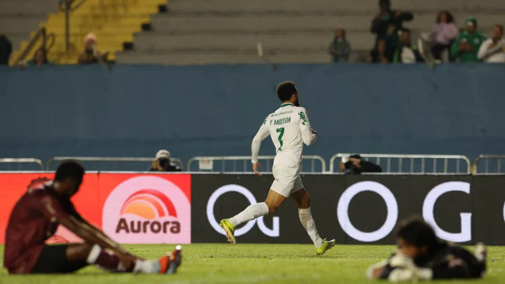Palmeiras 4x1 Jacuipense - Classificação tranquila na Copa do Brasil Felipe Anderson comemora gol marcado em Londrina