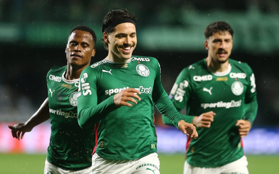 Mauricio comemora 2 gols na partida Maurício faz a festa